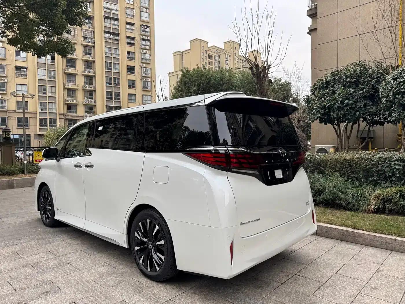 2024 Alphard Hybrid 2.5L Premium Edition — миниатюра 18