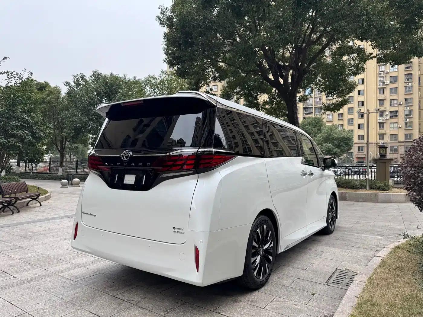 2024 Alphard Hybrid 2.5L Premium Edition — миниатюра 19