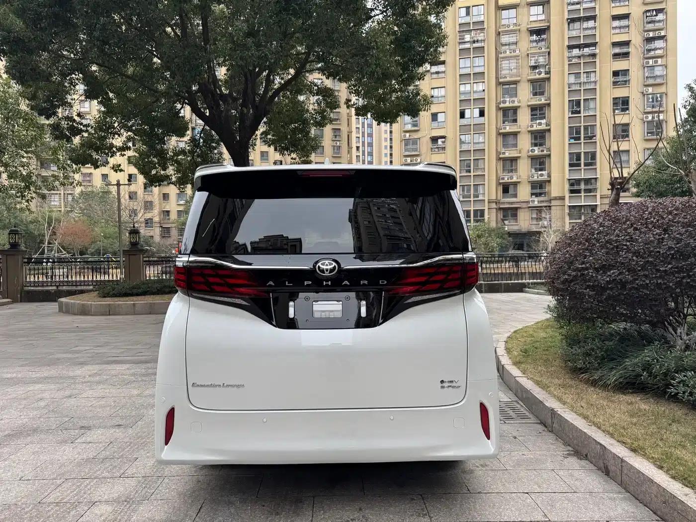 2024 Alphard Hybrid 2.5L Premium Edition — миниатюра 20