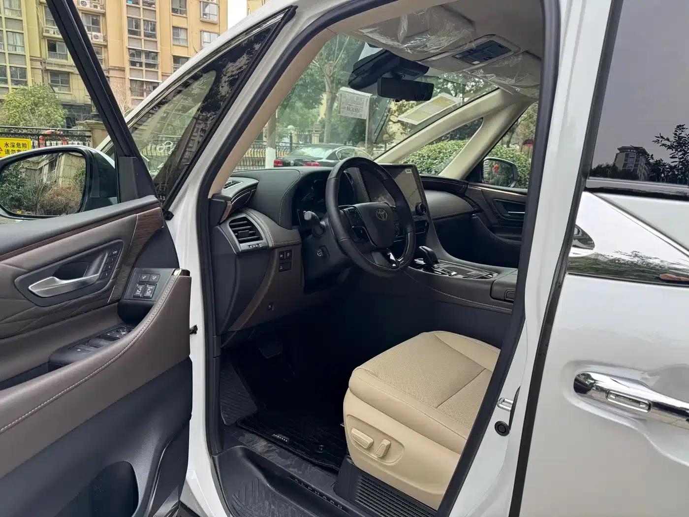2024 Alphard Hybrid 2.5L Premium Edition — миниатюра 6