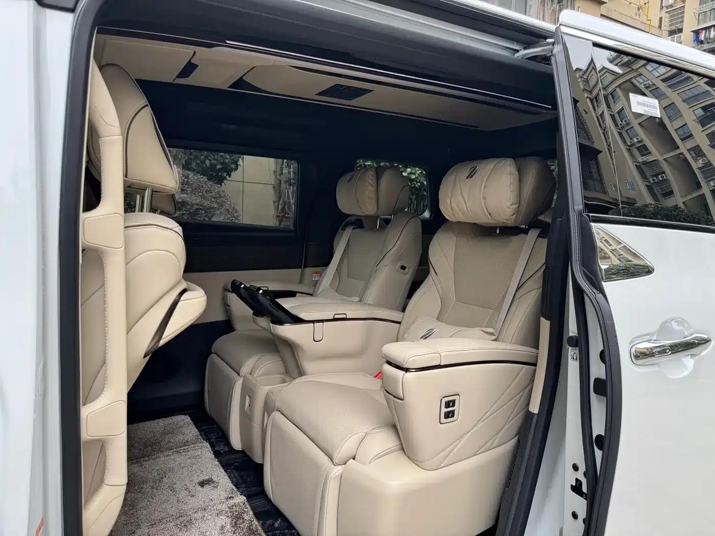 2024 Alphard Hybrid 2.5L Premium Edition — миниатюра 8
