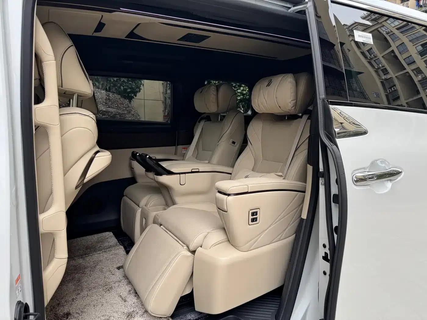 2024 Alphard Hybrid 2.5L Premium Edition — миниатюра 9