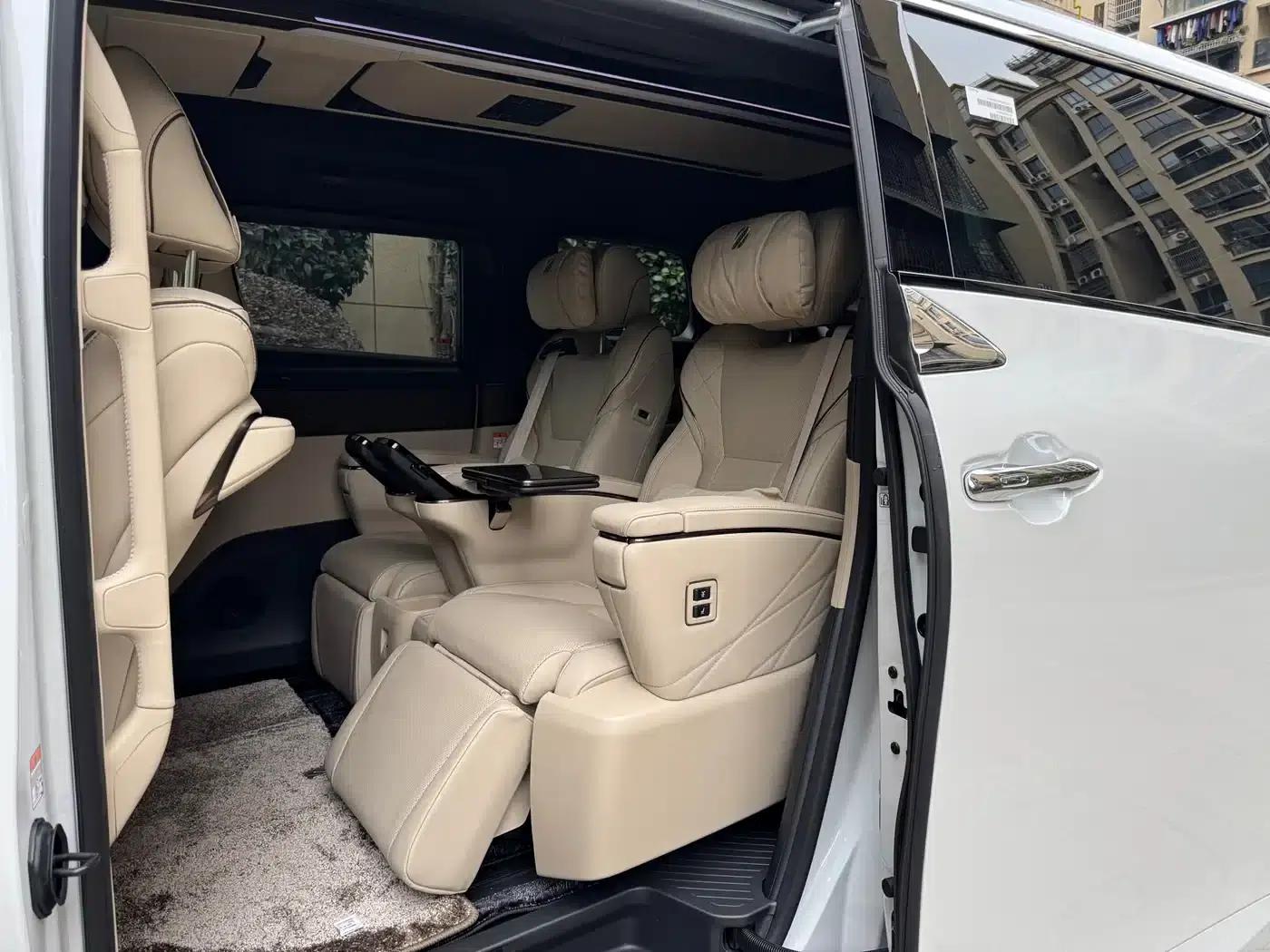 2024 Alphard Hybrid 2.5L Premium Edition — миниатюра 10