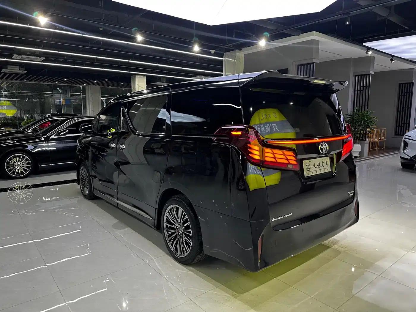 2015 Alphard 3.5L Premium Edition — миниатюра 12