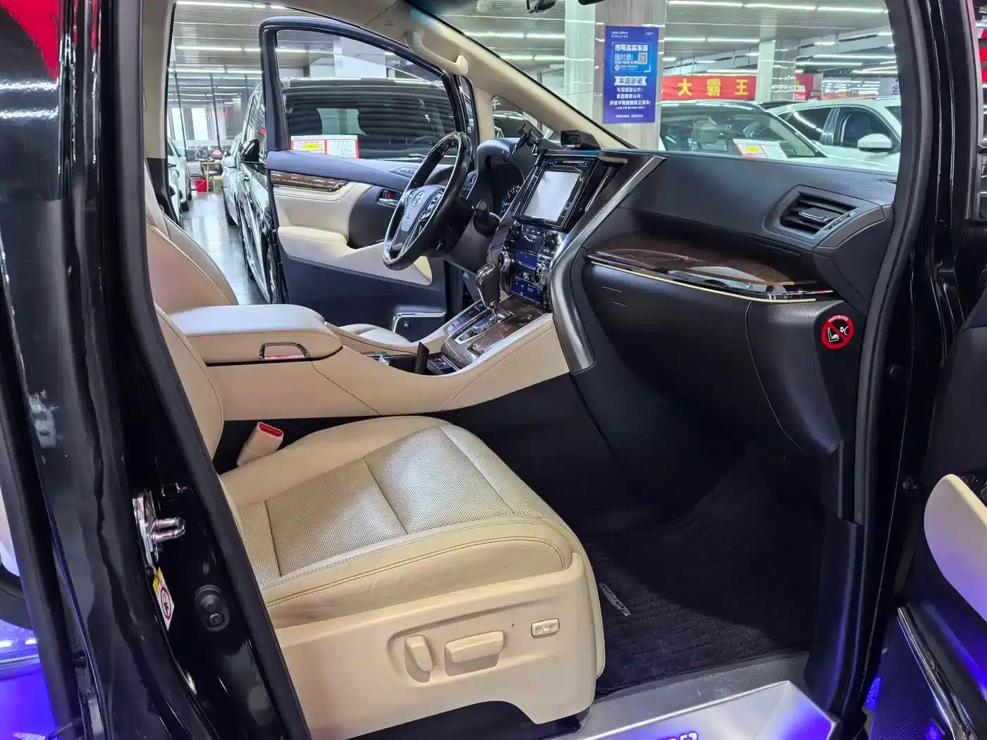 2018 Alphard 3.5L Premium Edition — миниатюра 10
