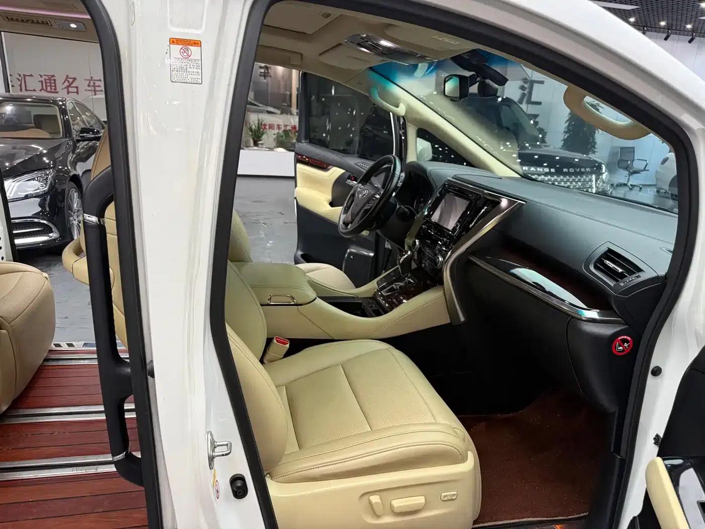 2015 Alphard 3.5L Luxury Edition — миниатюра 12