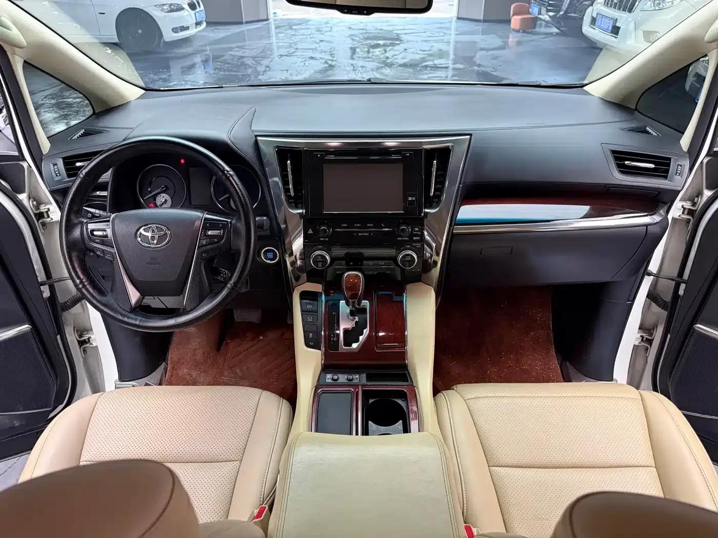 2015 Alphard 3.5L Luxury Edition — миниатюра 10
