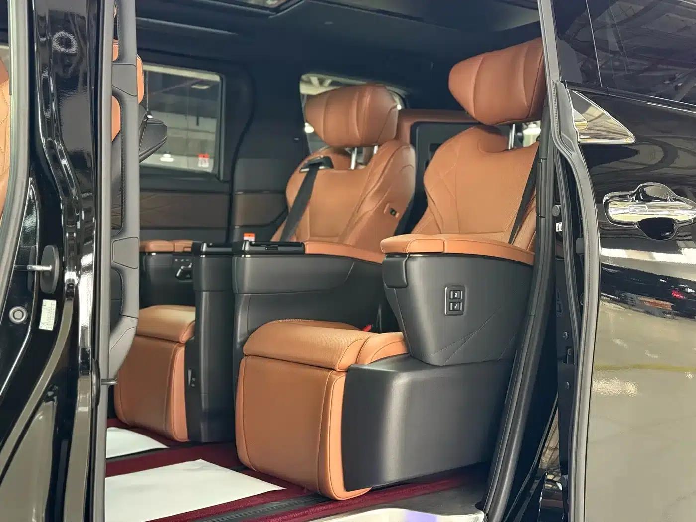 2024 Alphard Hybrid 2.5L Premium Edition — миниатюра 12