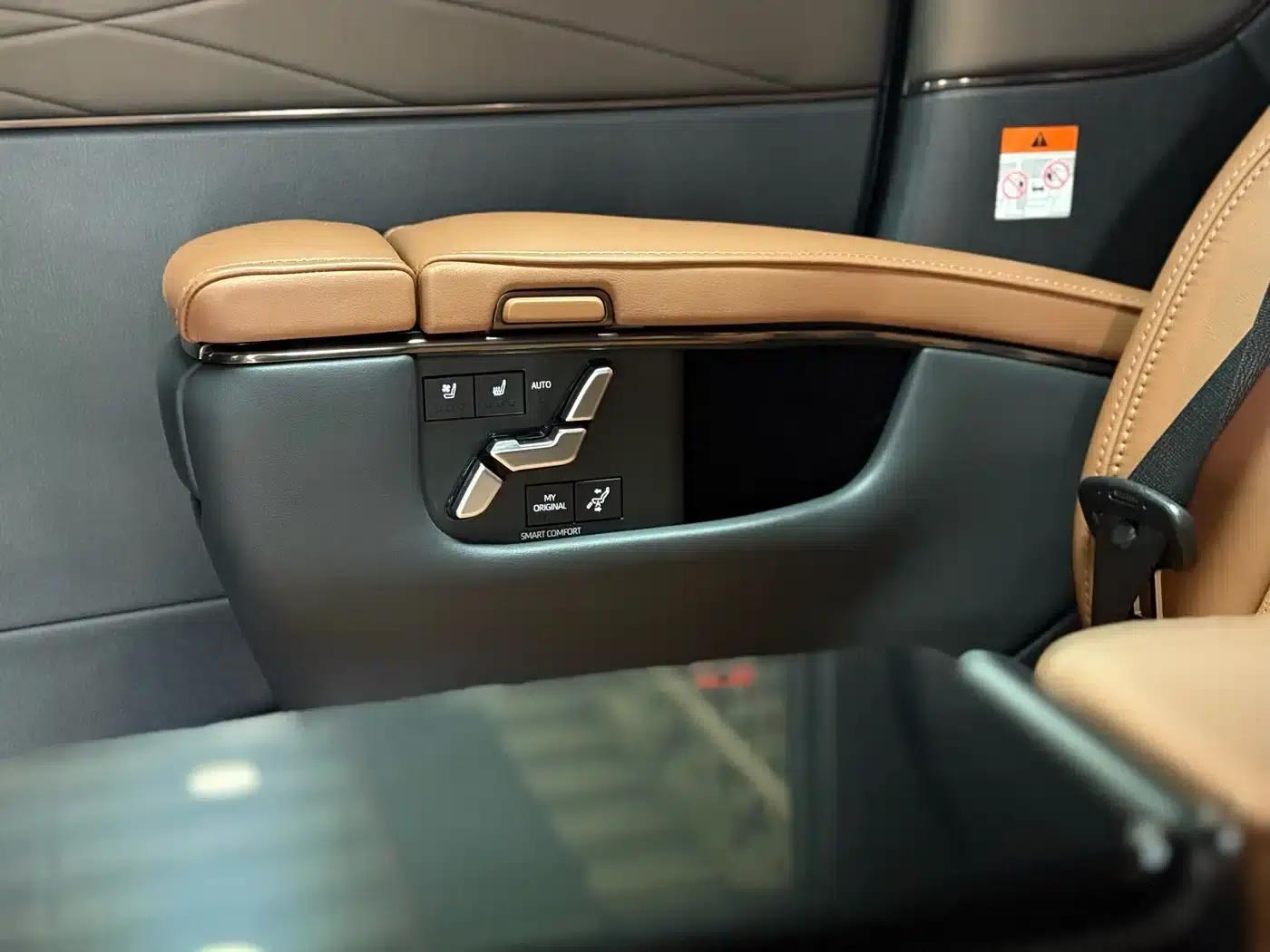 2024 Alphard Hybrid 2.5L Premium Edition — миниатюра 13