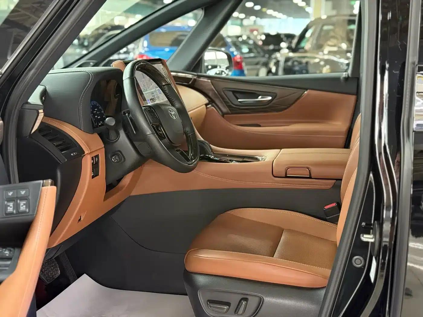 2024 Alphard Hybrid 2.5L Premium Edition — миниатюра 17