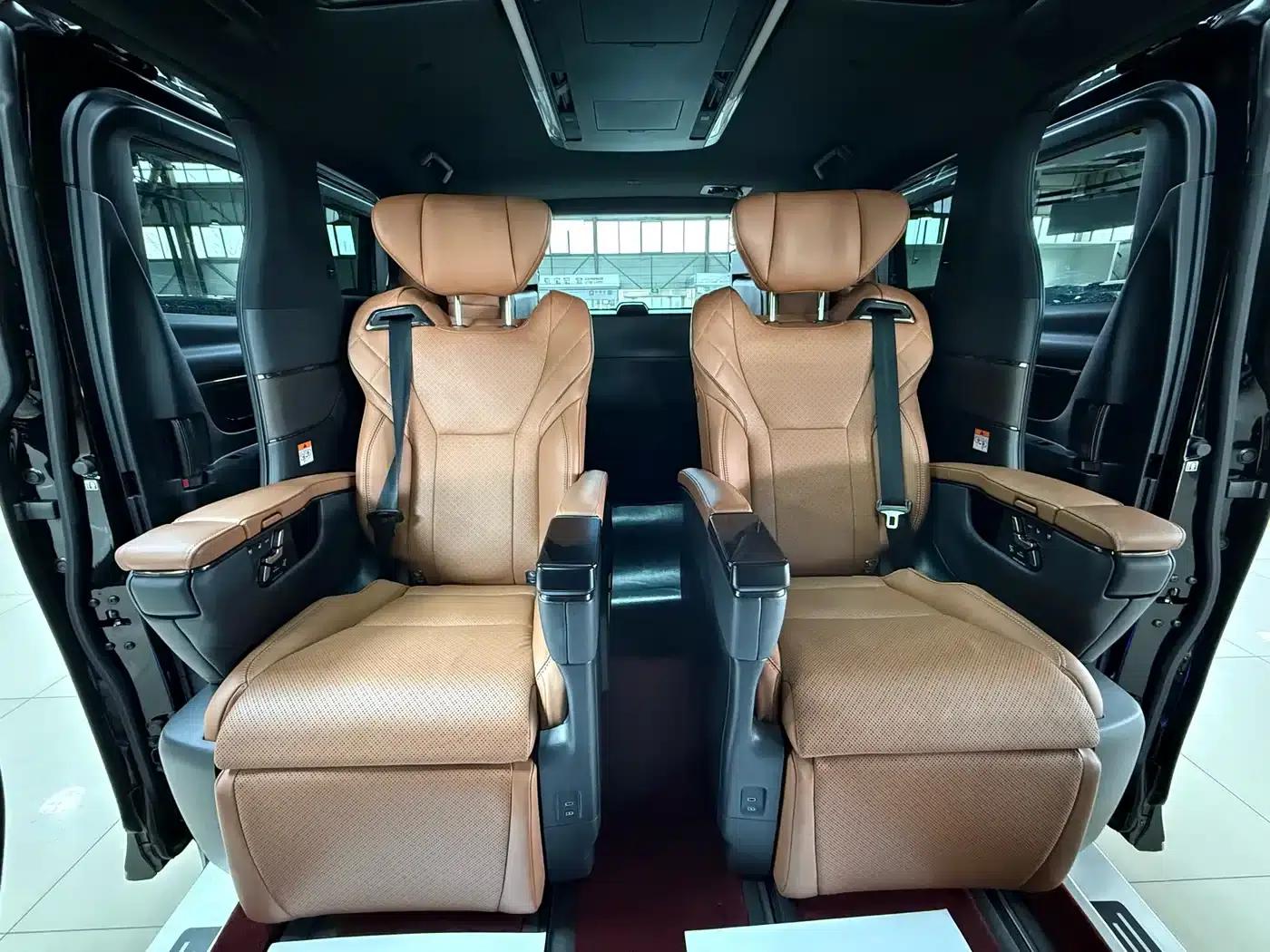 2024 Alphard Hybrid 2.5L Premium Edition — миниатюра 18