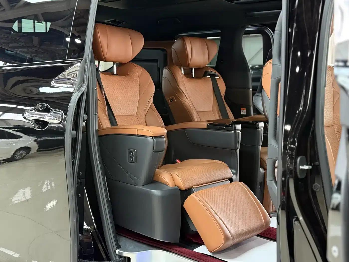 2024 Alphard Hybrid 2.5L Premium Edition — миниатюра 19