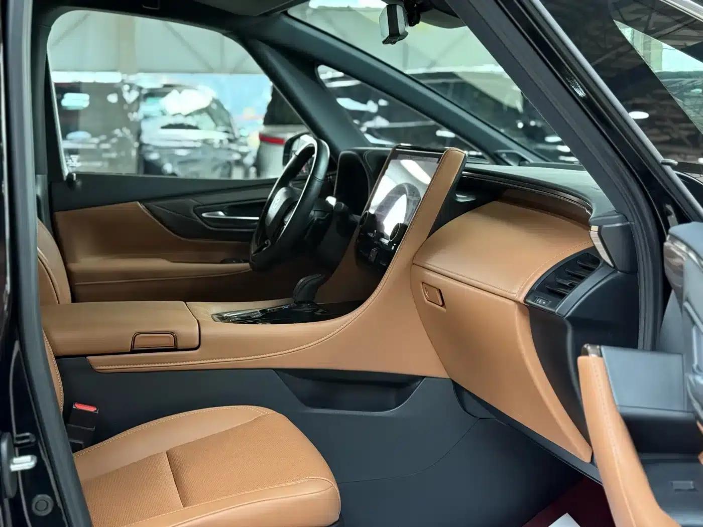 2024 Alphard Hybrid 2.5L Premium Edition — миниатюра 20