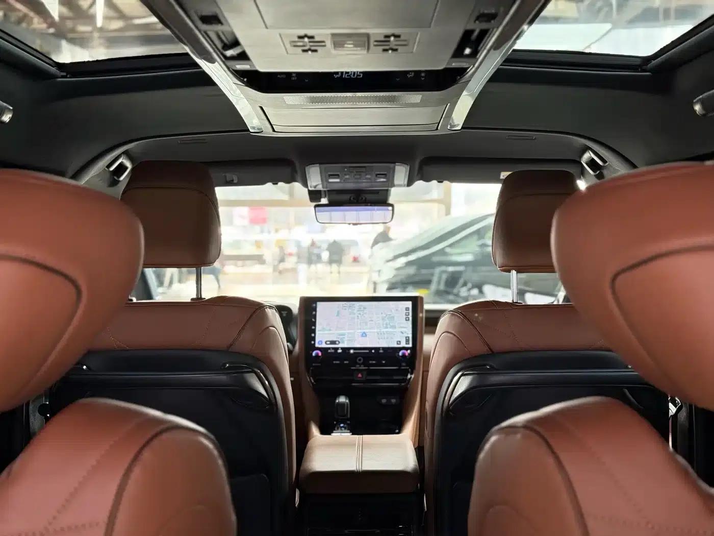 2024 Alphard Hybrid 2.5L Premium Edition — миниатюра 21