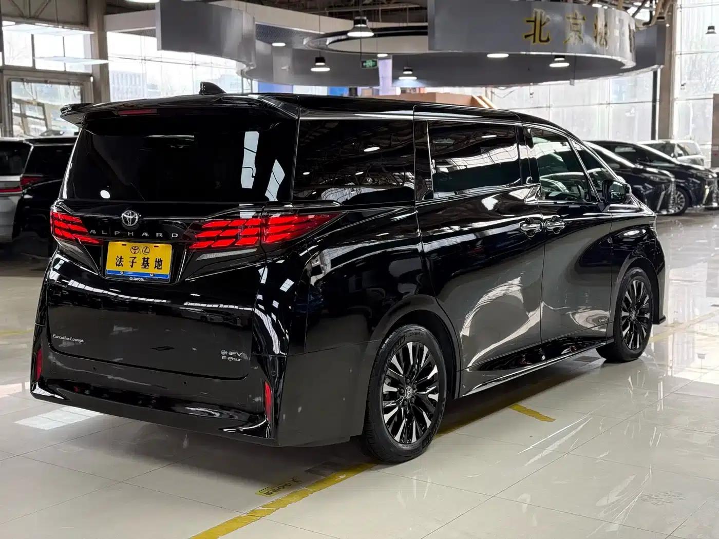 2024 Alphard Hybrid 2.5L Premium Edition — миниатюра 22
