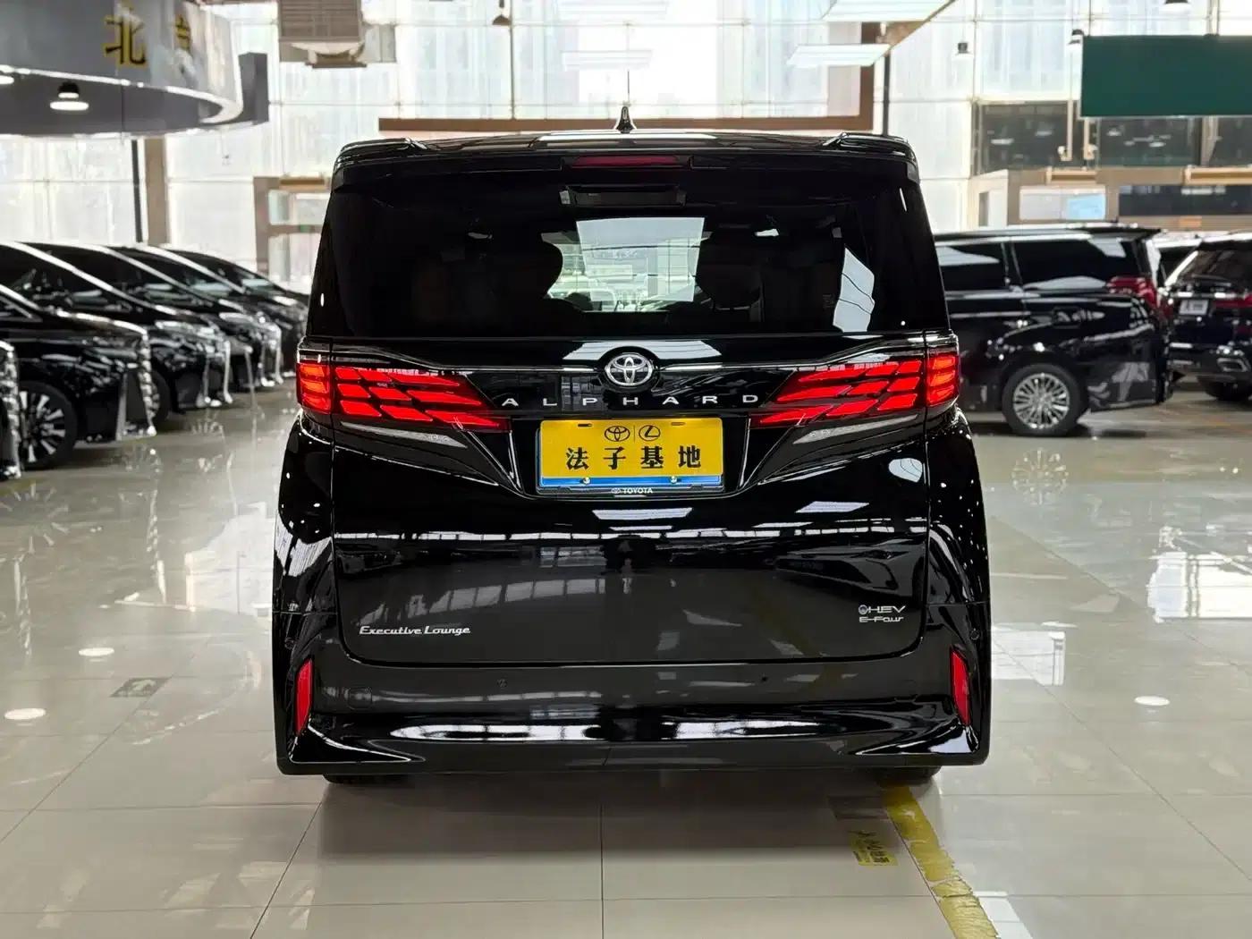 2024 Alphard Hybrid 2.5L Premium Edition — миниатюра 23