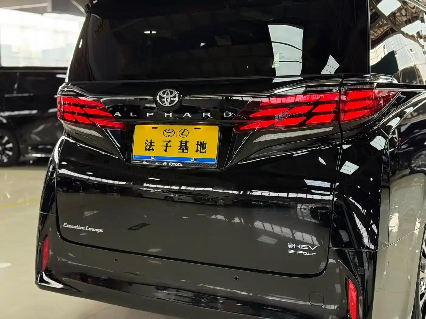 2024 Alphard Hybrid 2.5L Premium Edition — миниатюра 24