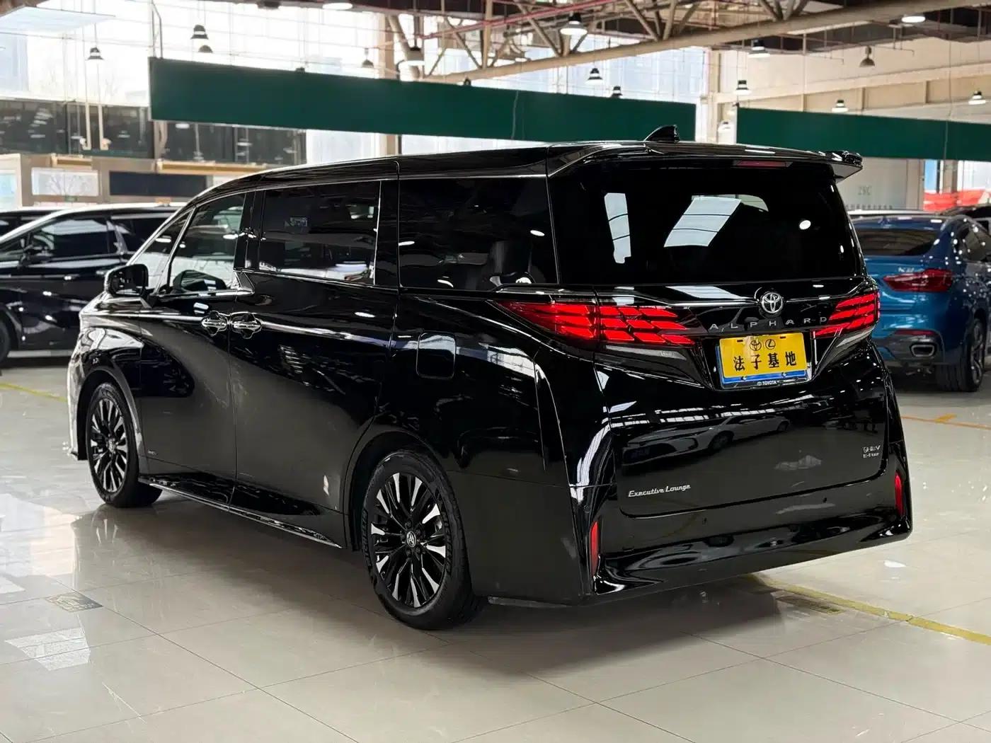 2024 Alphard Hybrid 2.5L Premium Edition — миниатюра 25