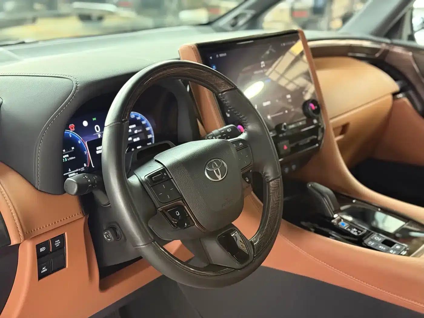 2024 Alphard Hybrid 2.5L Premium Edition — миниатюра 6