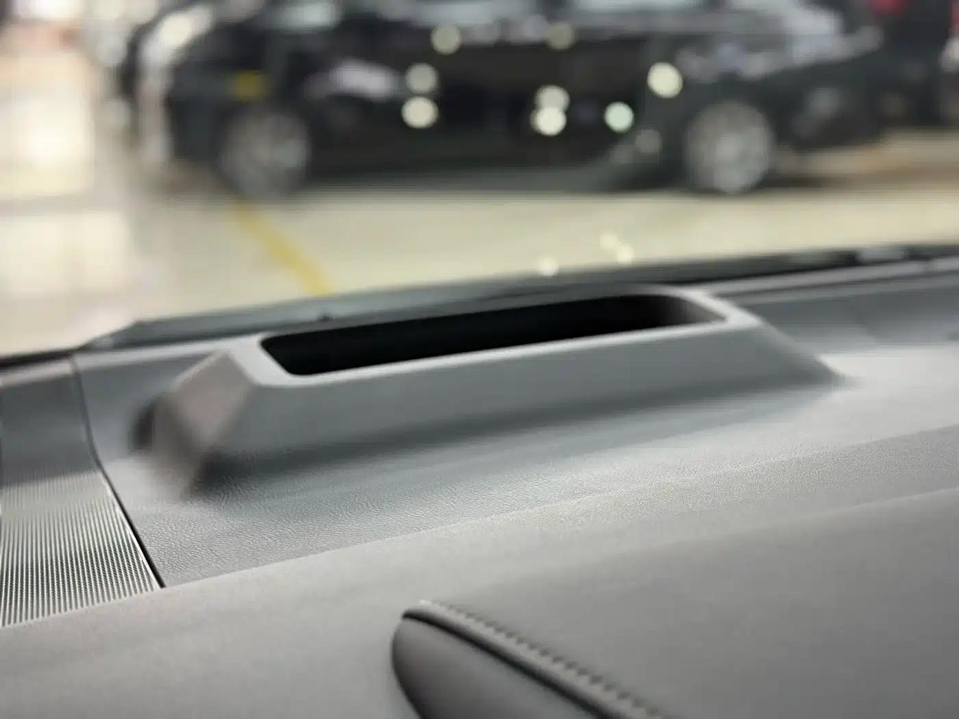 2024 Alphard Hybrid 2.5L Premium Edition — миниатюра 10