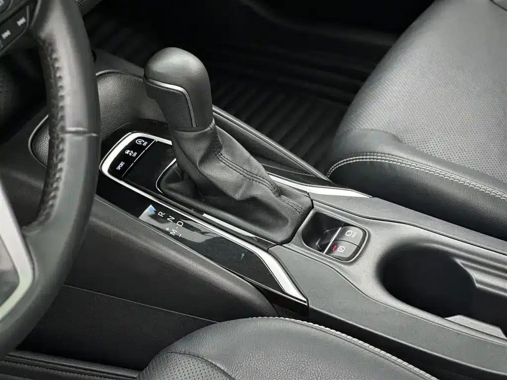 2021 Toyota Corolla 1.2T S-CVT Luxury Edition — миниатюра 11