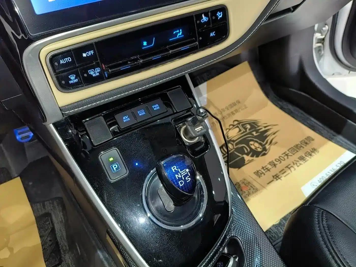 2017 Toyota Corolla Hybrid 1.8L E-CVT Leading Edition (Facelift) — миниатюра 12