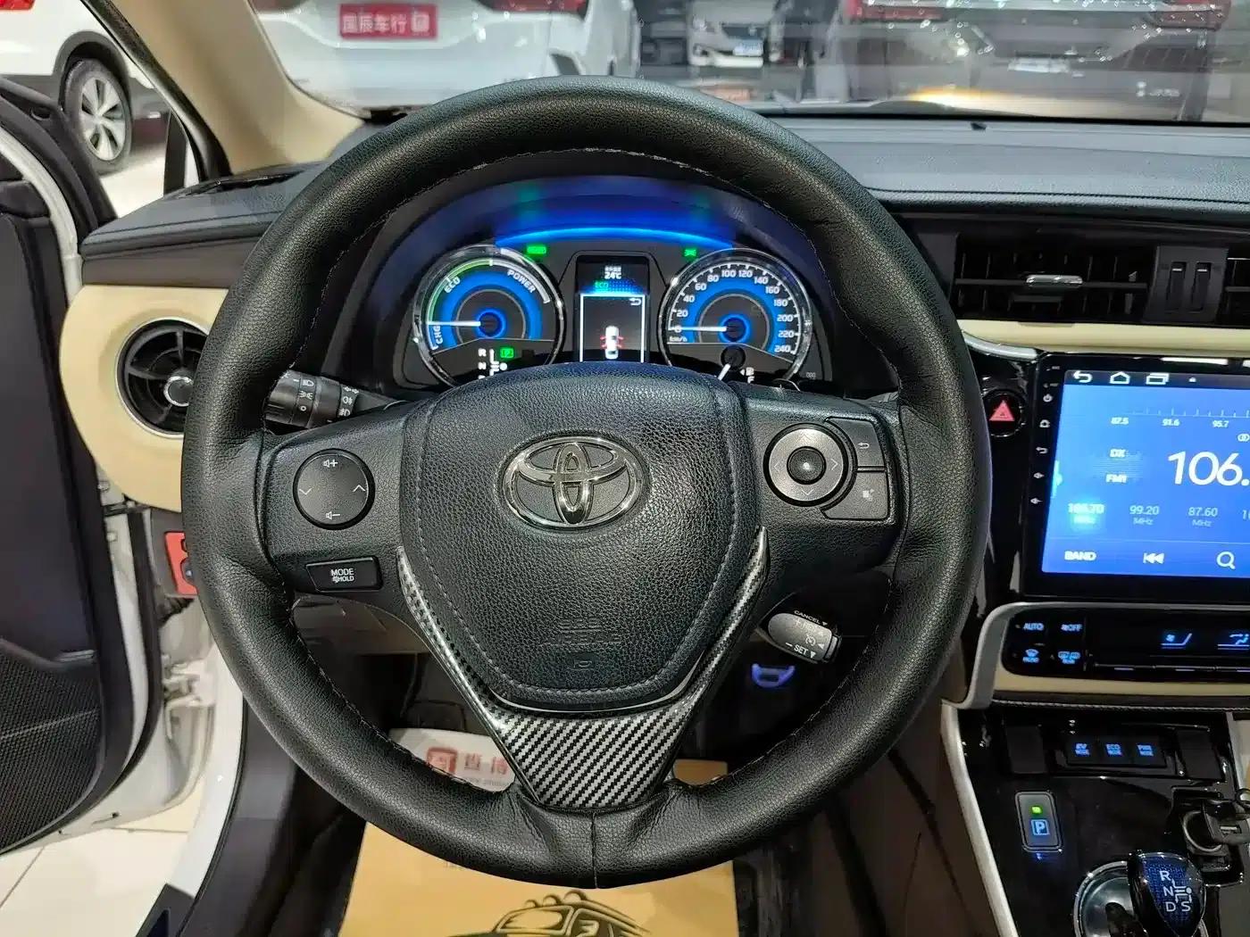 2017 Toyota Corolla Hybrid 1.8L E-CVT Leading Edition (Facelift) — миниатюра 13