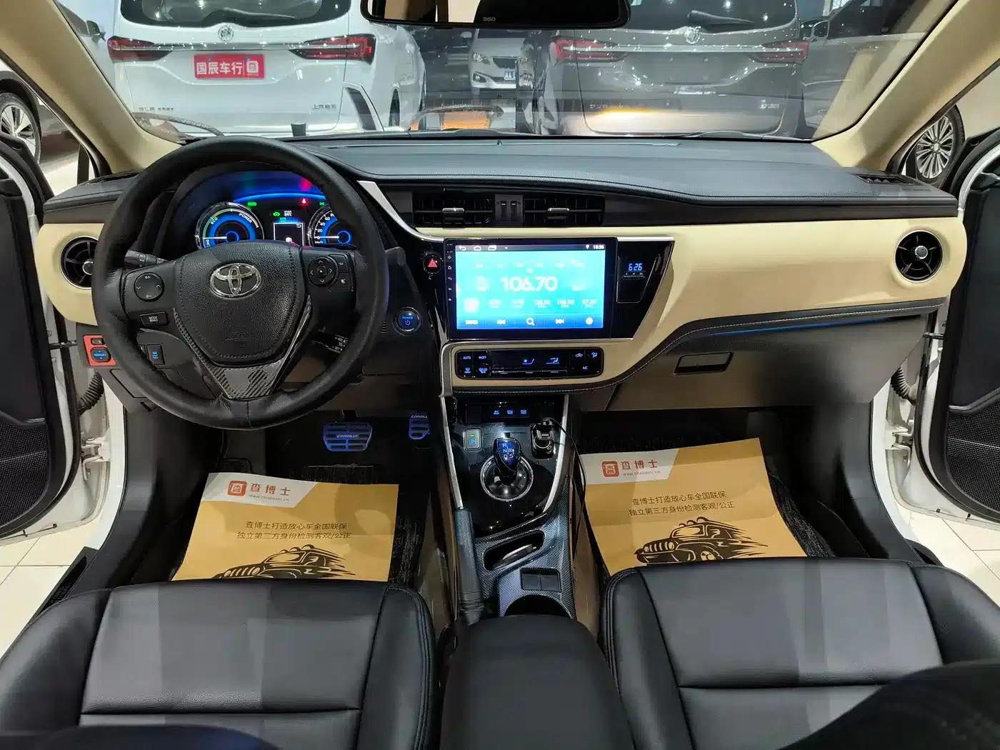 2017 Toyota Corolla Hybrid 1.8L E-CVT Leading Edition (Facelift) — миниатюра 14
