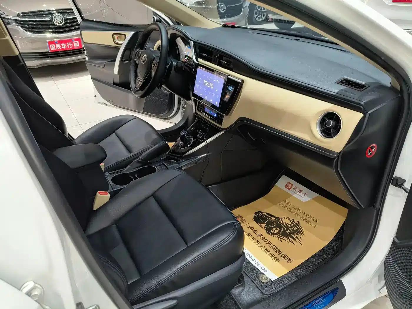 2017 Toyota Corolla Hybrid 1.8L E-CVT Leading Edition (Facelift) — миниатюра 15
