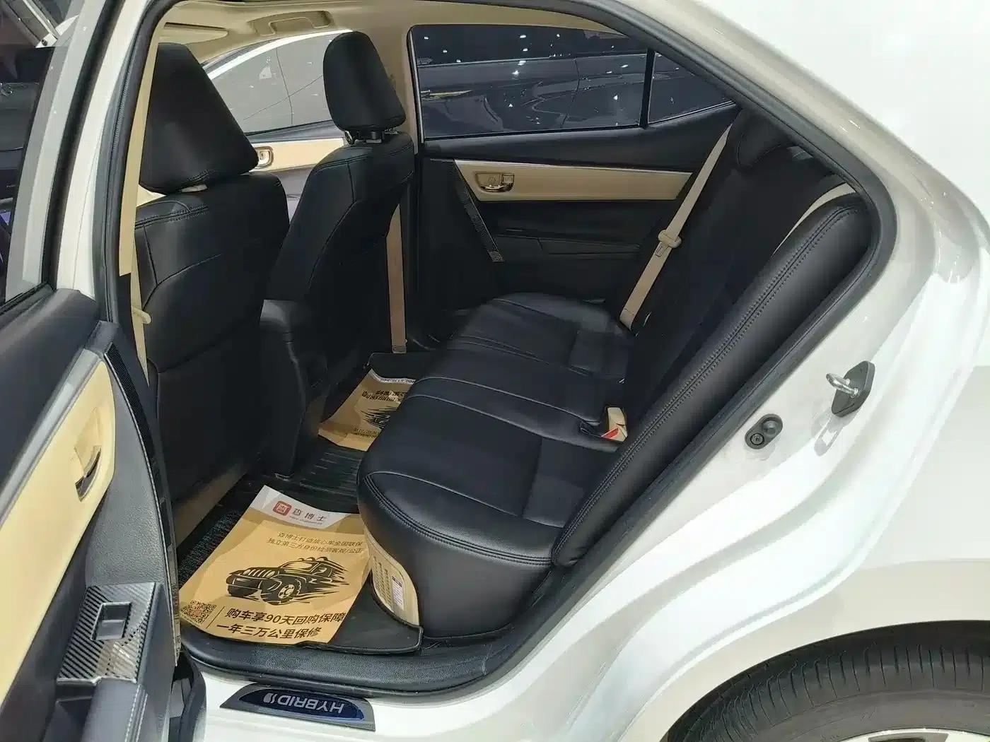 2017 Toyota Corolla Hybrid 1.8L E-CVT Leading Edition (Facelift) — миниатюра 16