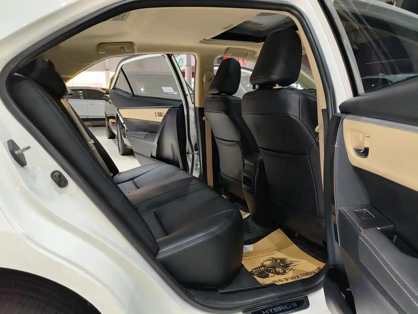 2017 Toyota Corolla Hybrid 1.8L E-CVT Leading Edition (Facelift) — миниатюра 17
