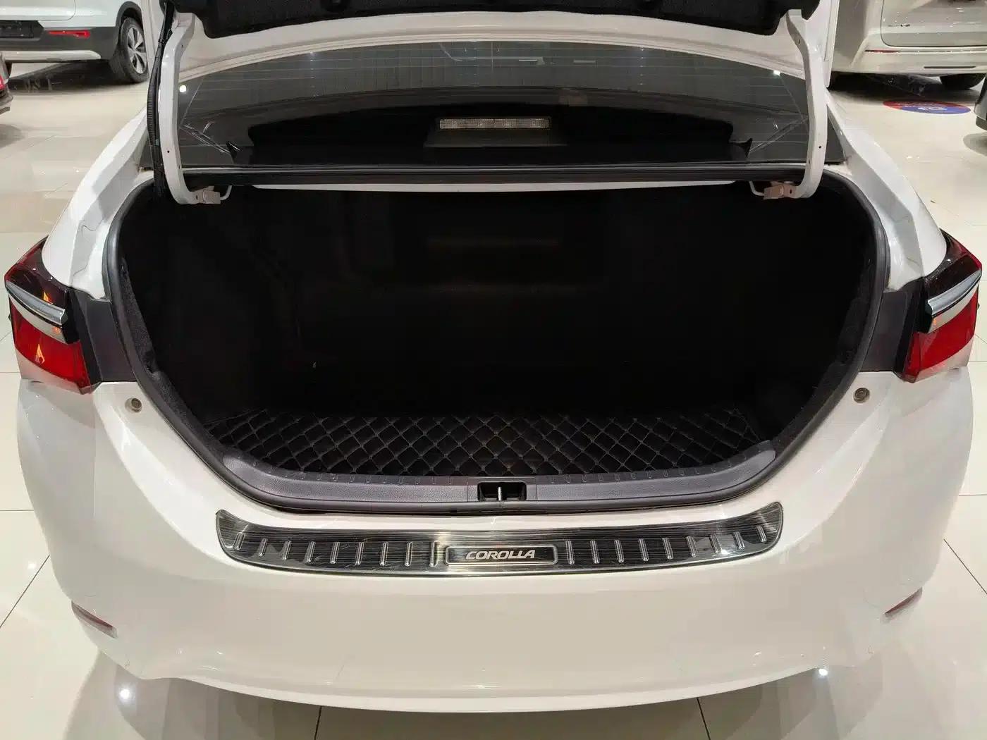 2017 Toyota Corolla Hybrid 1.8L E-CVT Leading Edition (Facelift) — миниатюра 19