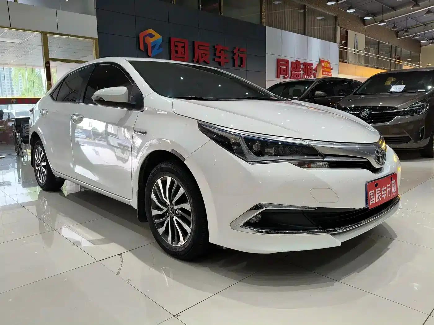 2017 Toyota Corolla Hybrid 1.8L E-CVT Leading Edition (Facelift) — миниатюра 3