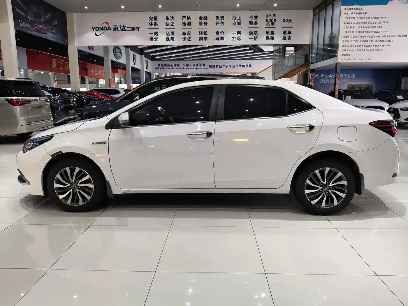 2017 Toyota Corolla Hybrid 1.8L E-CVT Leading Edition (Facelift) — миниатюра 4