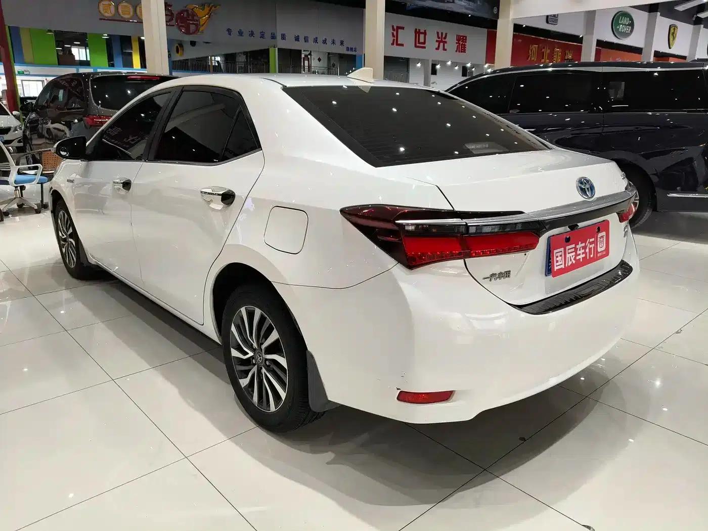 2017 Toyota Corolla Hybrid 1.8L E-CVT Leading Edition (Facelift) — миниатюра 5