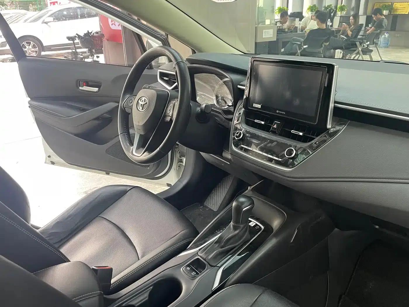 2019 Toyota Corolla 1.2T S-CVT GL-i Luxury Edition — миниатюра 18