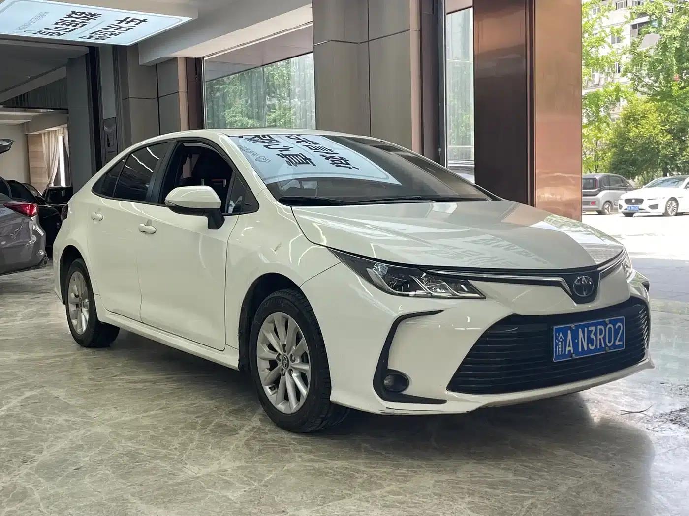 2019 Toyota Corolla 1.2T S-CVT GL-i Luxury Edition — миниатюра 3
