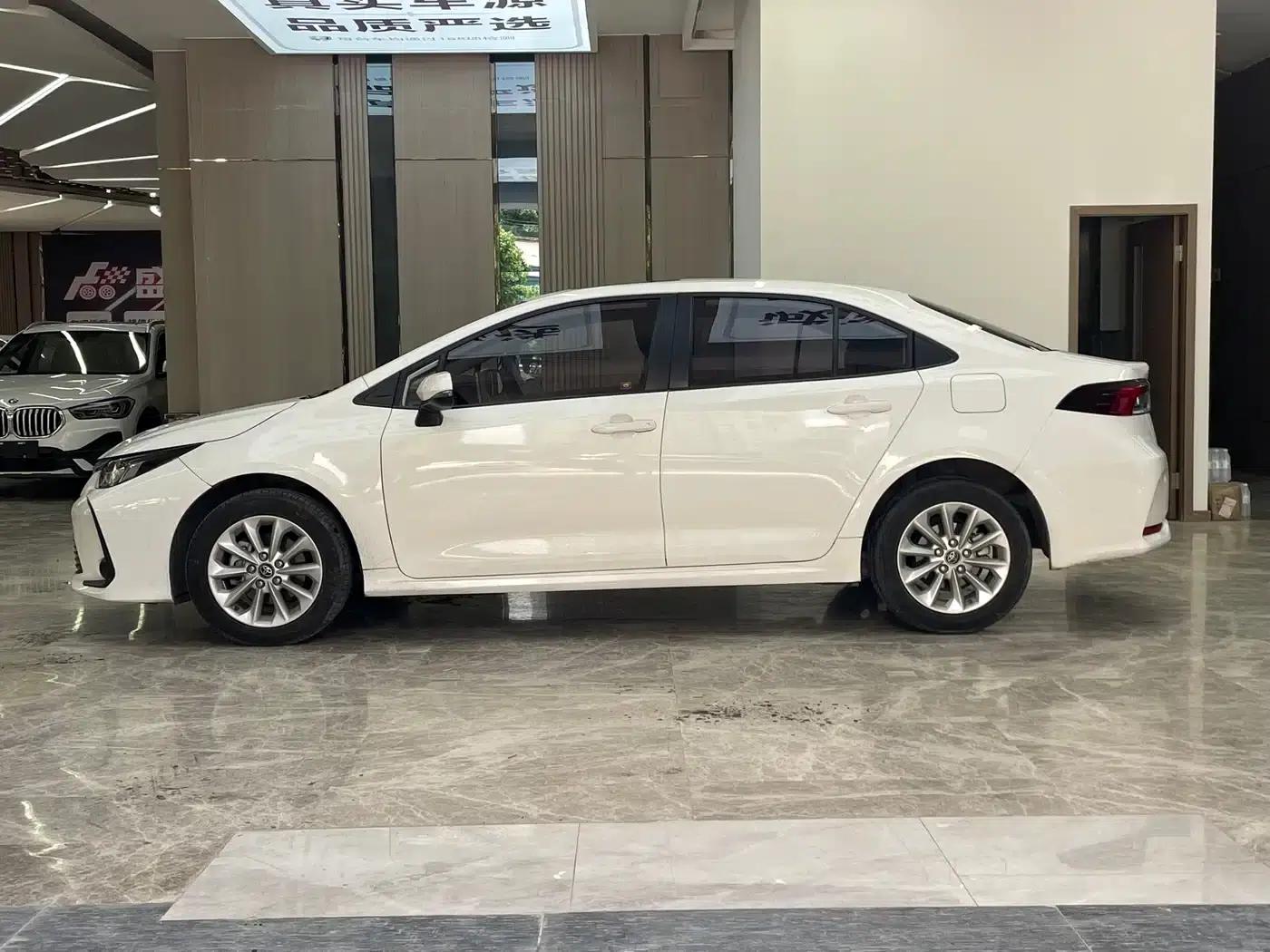 2019 Toyota Corolla 1.2T S-CVT GL-i Luxury Edition — миниатюра 4
