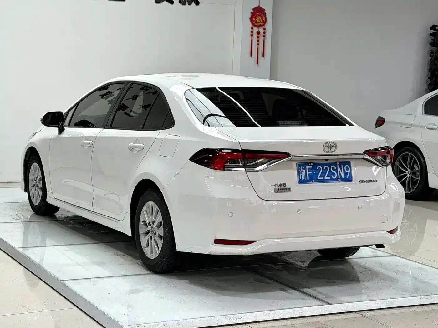 2021 Toyota Corolla TNGA 1.5L CVT Elite Edition — миниатюра 4