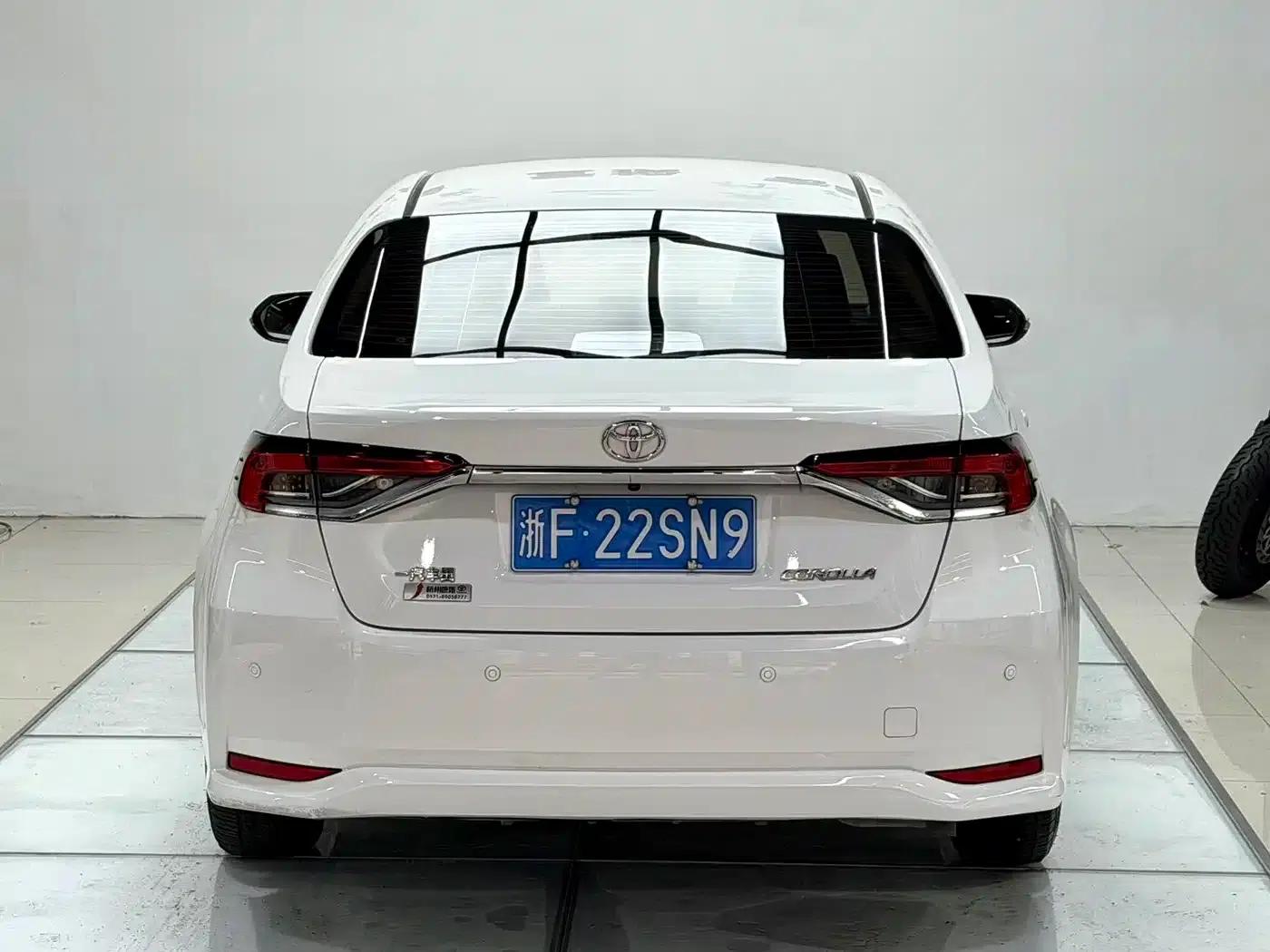 2021 Toyota Corolla TNGA 1.5L CVT Elite Edition — миниатюра 5