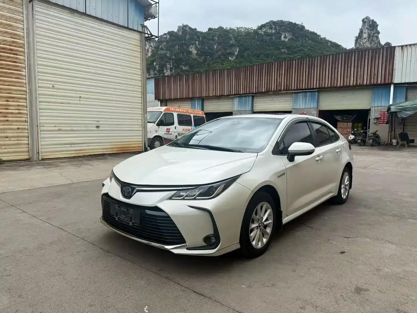2019 Toyota Corolla Hybrid 1.8L E-CVT GL-i Elite Edition — миниатюра 1