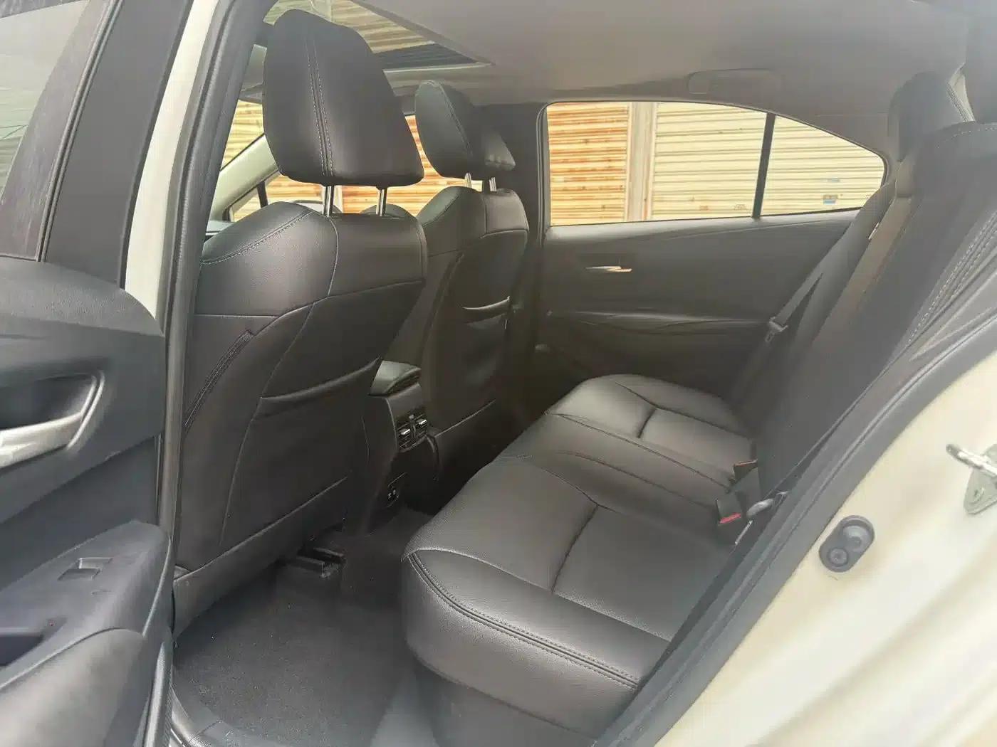 2019 Toyota Corolla Hybrid 1.8L E-CVT GL-i Elite Edition — миниатюра 8