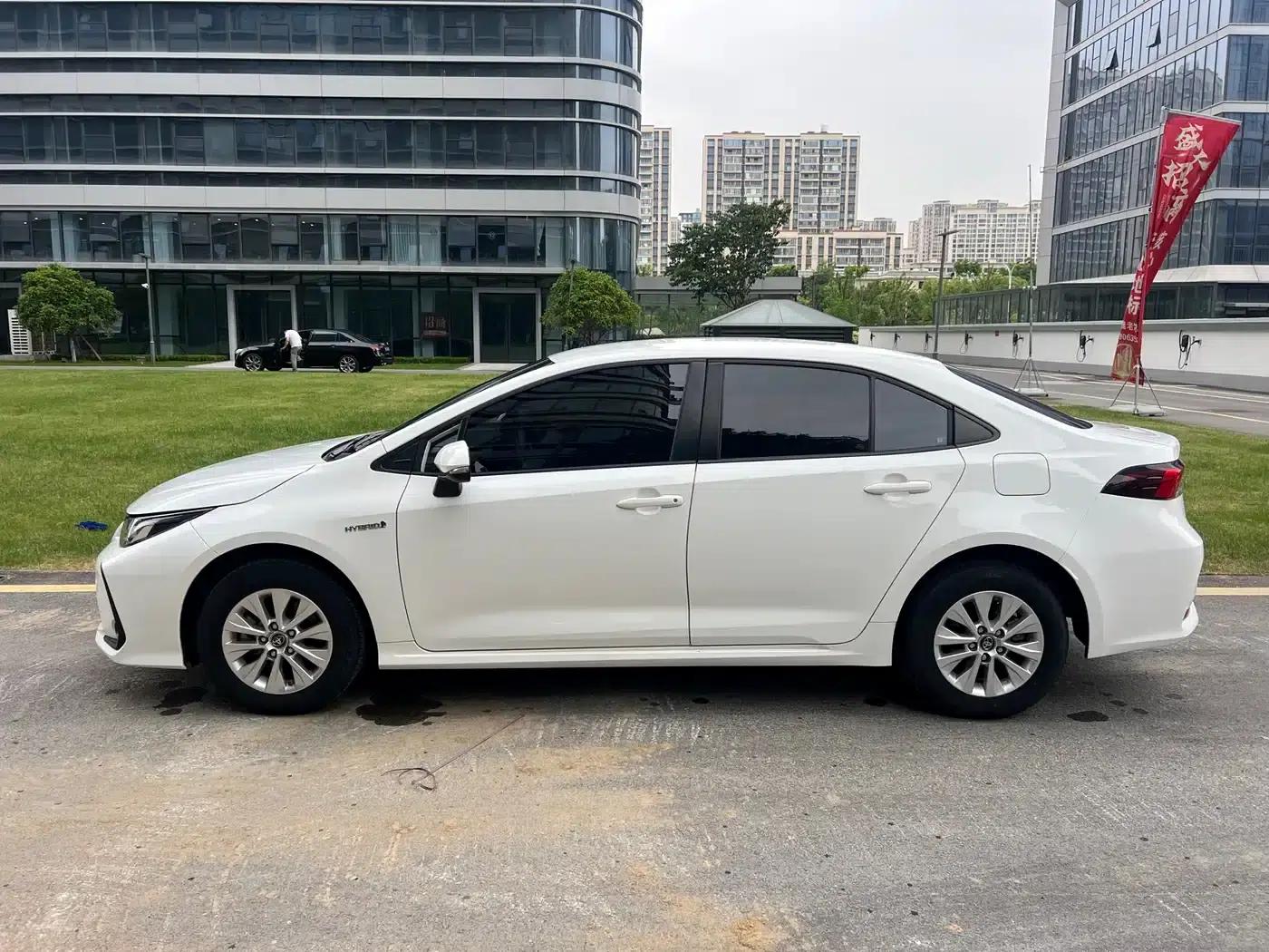 2021 Toyota Corolla Hybrid 1.8L E-CVT Pioneer Edition — миниатюра 3