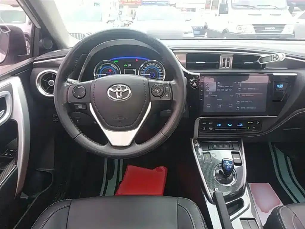2017 Toyota Corolla Hybrid 1.8L E-CVT Elite Edition (Facelift) — миниатюра 11
