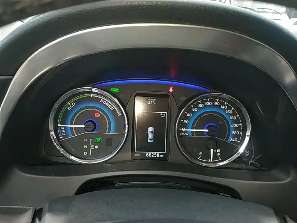 2017 Toyota Corolla Hybrid 1.8L E-CVT Elite Edition (Facelift) — миниатюра 12