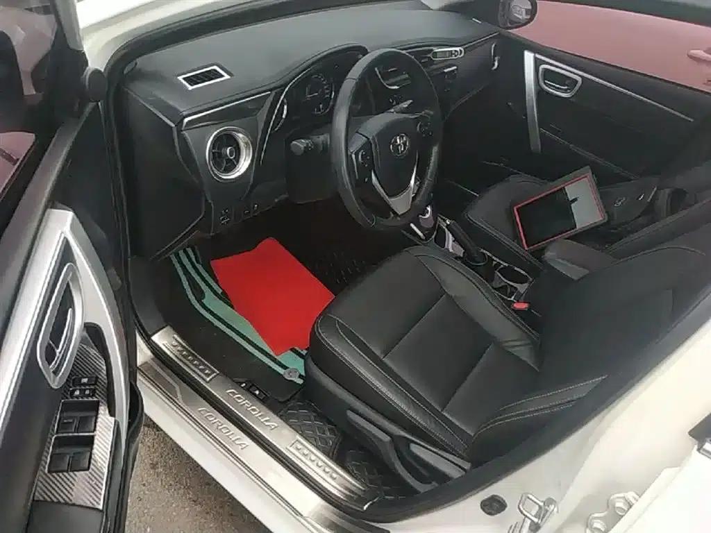 2017 Toyota Corolla Hybrid 1.8L E-CVT Elite Edition (Facelift) — миниатюра 16