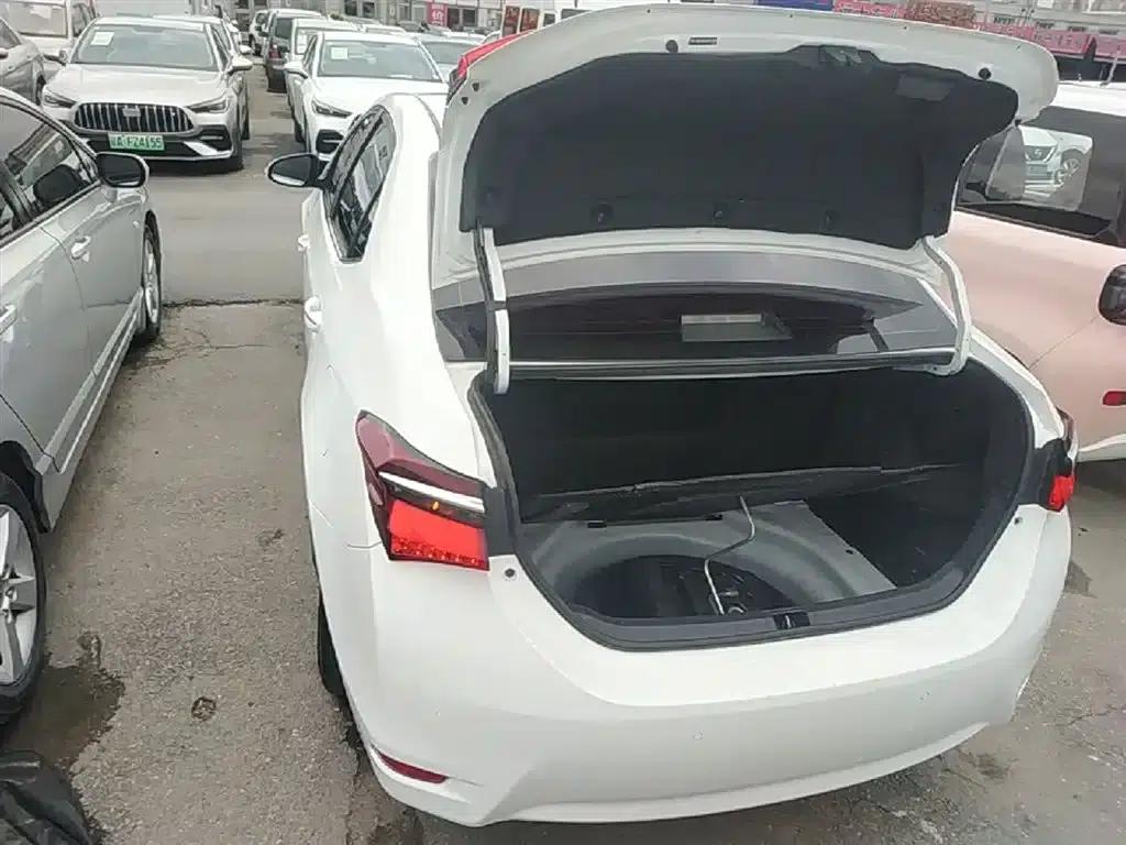 2017 Toyota Corolla Hybrid 1.8L E-CVT Elite Edition (Facelift) — миниатюра 19