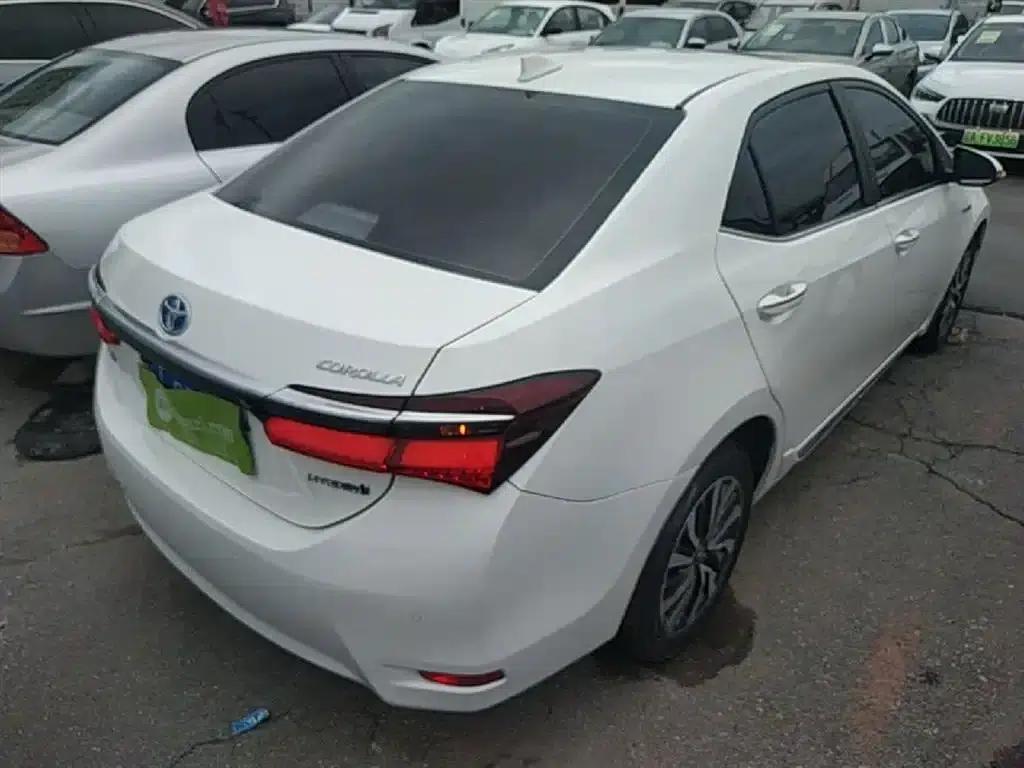 2017 Toyota Corolla Hybrid 1.8L E-CVT Elite Edition (Facelift) — миниатюра 7