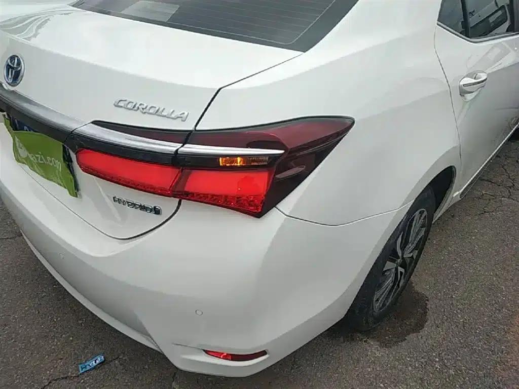 2017 Toyota Corolla Hybrid 1.8L E-CVT Elite Edition (Facelift) — миниатюра 8