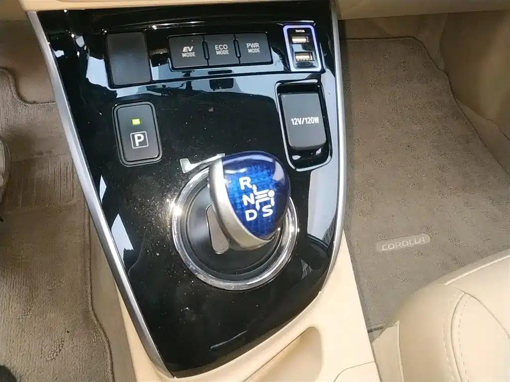 2016 Toyota Corolla Hybrid 1.8L E-CVT Elite Edition — миниатюра 14